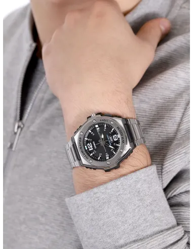 Reloj deportivo hombre Casio MWA-100HD-1AV Luz LED 100m WR correa acero