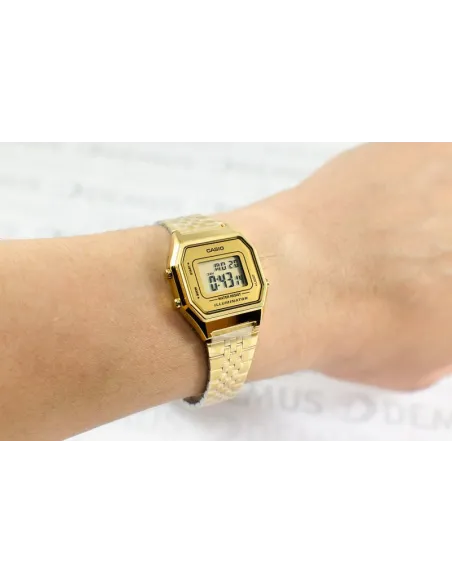 Reloj de mujer de Casio Collection LA680WEGA-9ER Vintage luz LED correa de acero