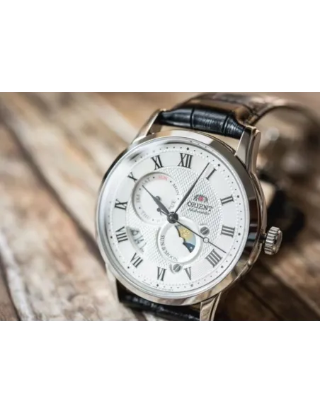 reloj automático hombre Orient Sun & Moon RA-AK0008S dial blanco 42.5mm Cristal Zafiro correa cuero
