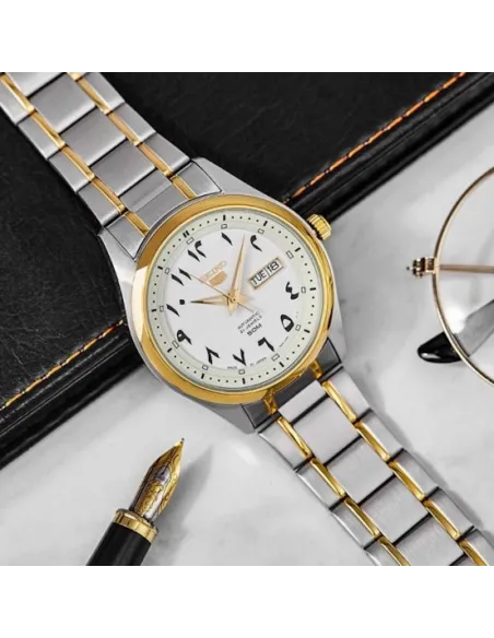Reloj automático hombre Seiko 5 Arabic Series SNKP22J Hecho en Japón dial blanco 42mm 50m