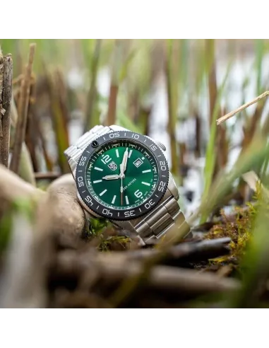 Luminox Pacific Diver Stainless Steel 44MM Green Dial Men's Watch XS.3137 Sapphire with anti-reflection coating Crystal 200M