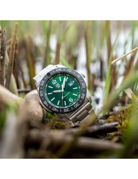 Luminox Pacific Diver Stainless Steel 44MM Green Dial Men's Watch XS.3137 Sapphire with anti-reflection coating Crystal 200M