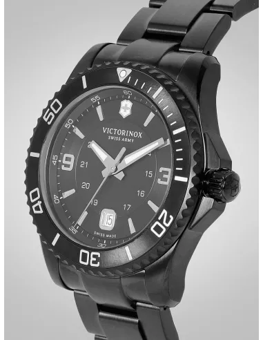 Victorinox Swiss Army Maverick 241798 43mm Black Edition Stainless Steel Men's Watch 100m