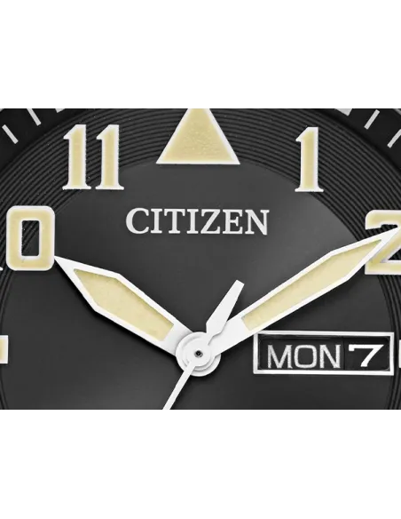 Reloj Aviador hombre Citizen Garrison Titanium BM8560-53E Ecodrive dial negro 42mm correa y caja de titanio