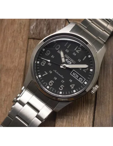reloj automático hombre Seiko 5 Sports Field Style SRPJ81K1 36mm “In the metal” 100m WR correa de acero
