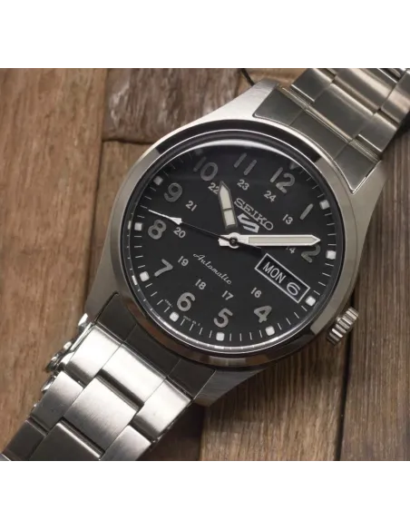 reloj automático hombre Seiko 5 Sports Field Style SRPJ81K1 36mm “In the metal” 100m WR correa de acero