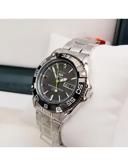 reloj automático buceo Seiko 5 Sports SNZB23J1 39mm 100m WR HECHO EN JAPÓN correa de acero