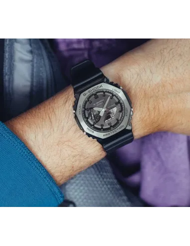 Casio G-Shock GM-2100BB-1A 200m WR Hora Mundial  5 alarmas diarias resistente a los golpes
