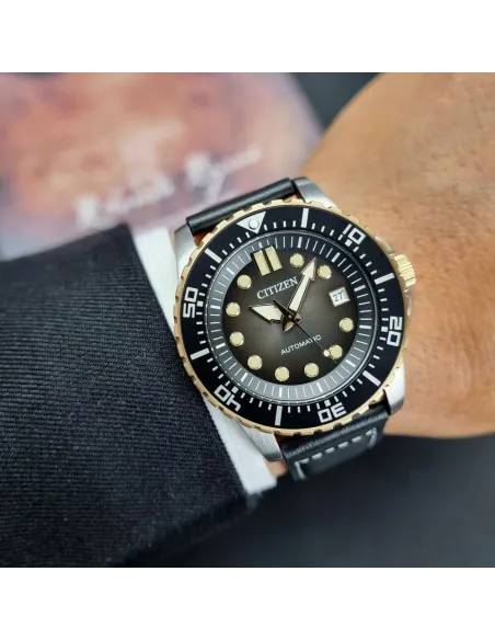 reloj automático hombre buceo Citizen NJ0176-10E 43mm 100m WR correa de cuero