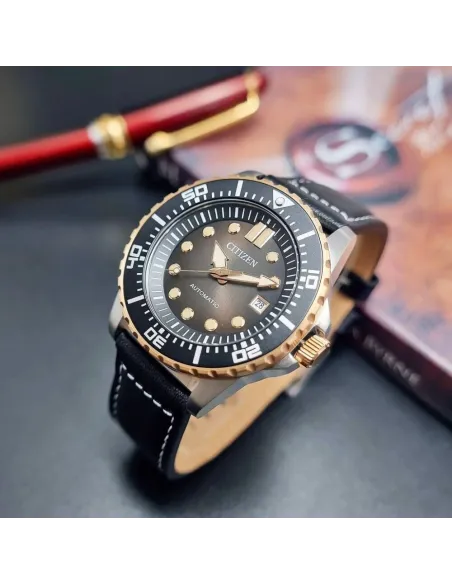 reloj automático hombre buceo Citizen NJ0176-10E 43mm 100m WR correa de cuero