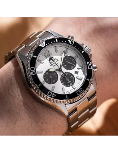 reloj de buceo SOLAR hombre Orient Kamasu Panda Solar RA-TX0203S Chronograph 42.8mm 200m WR correa de acero cristal de zafiro
