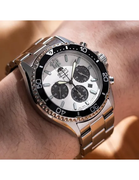 reloj de buceo SOLAR hombre Orient Kamasu Panda Solar RA-TX0203S Chronograph 42.8mm 200m WR correa de acero cristal de zafiro