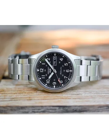reloj automático hombre Seiko 5 Sports Field Style SRPJ81K1 36mm “In the metal” 100m WR correa de acero