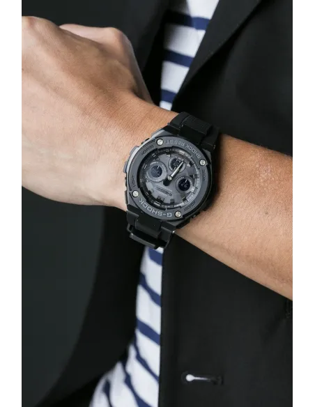 radiocontrol solar Casio G-SHOCK G-STEEL GST-W300G-1A1JF JDM  49.3mm 200M WR Hora Mundial